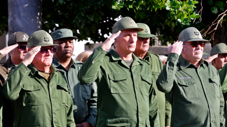 Díaz-Canel Encabeza en Cuba Ejercicios Militares en Medio de Tensiones con Estados Unidos