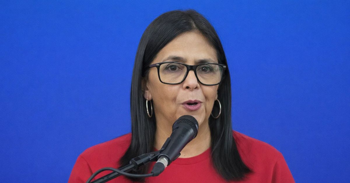 Fuerza Armada Nacional Bolivariana de Venezuela Consagra a Delcy Rodríguez como Comandante en Jefe: Implicaciones Constitucionales y Geopolíticas