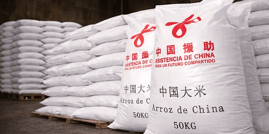 Sacos de arroz importados a Cuba por China. Ayuda humanitaria