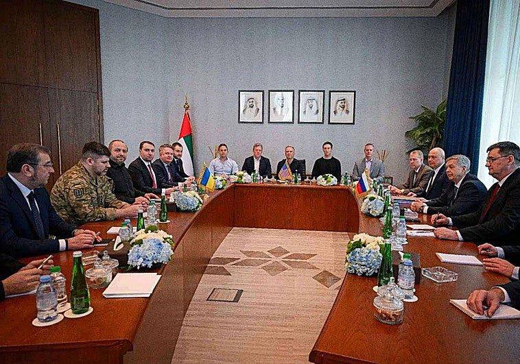 Kremlin Confirma Nueva Ronda de Negociaciones Trilateral en Medio de Tensiones Geopolíticas y Desafíos Económicos Internos