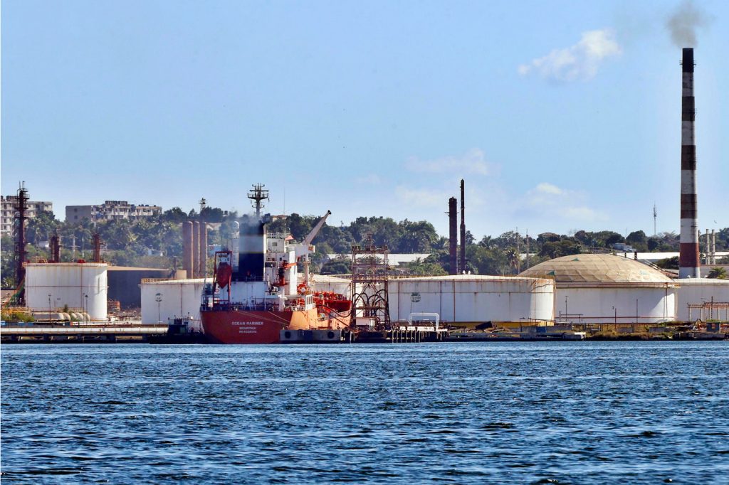 México Suspende Envío de Petróleo a Cuba: Implicaciones para la Isla en Crisis Energética