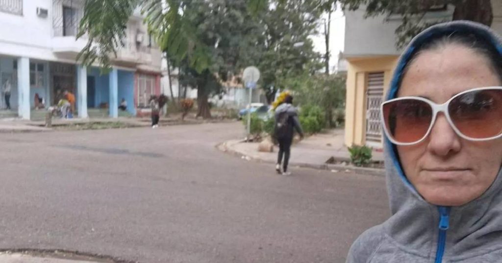Yoani Sánchez Impedida de Asistir a Encuentro con Mike Hammer en La Habana: Un Incidente que Tensan las Relaciones Cuba-EE.UU.
