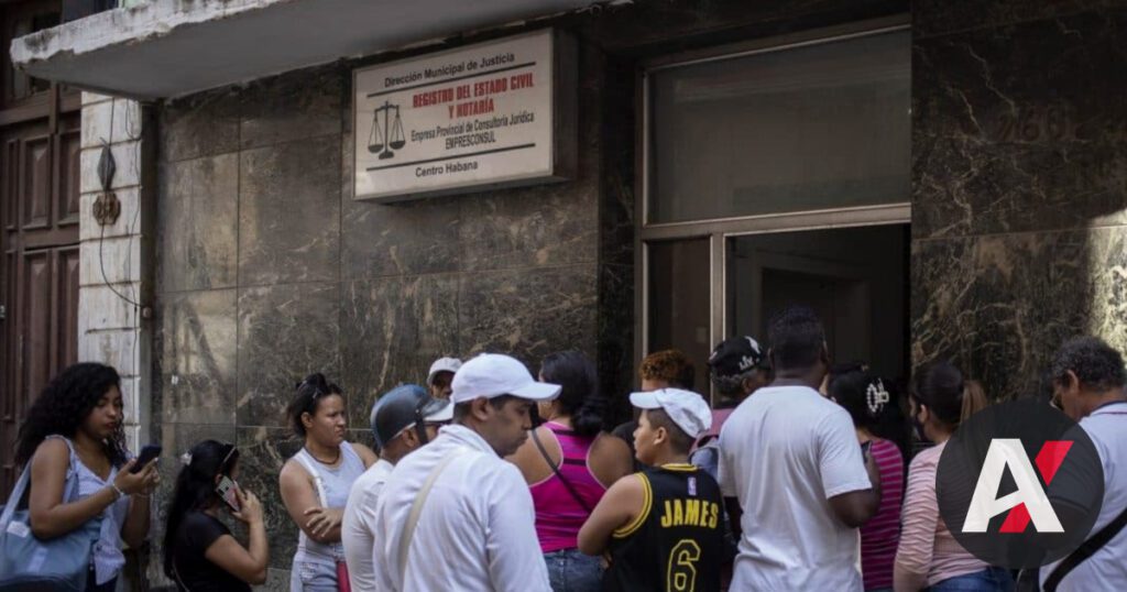 Cuba Concentra Actividades Administrativas de Lunes a Jueves por Crisis Energética: Implicaciones y Restricciones en la Venta de Combustible