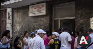 Crisis energética en Cuba: Oficinas gubernamentales en La Habana operan con restricciones debido a la escasez de combustible.
