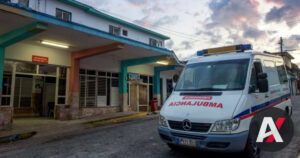Hospital en Matanzas, Cuba, afectado por la crisis energética, mostrando la suspensión de cirugías y reajuste de servicios.