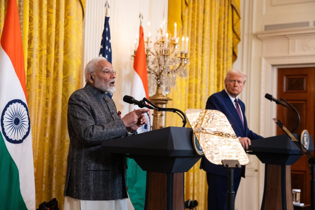EE.UU. e India Sellan Acuerdo Comercial Estratégico: Implicaciones Geopolíticas y Energéticas