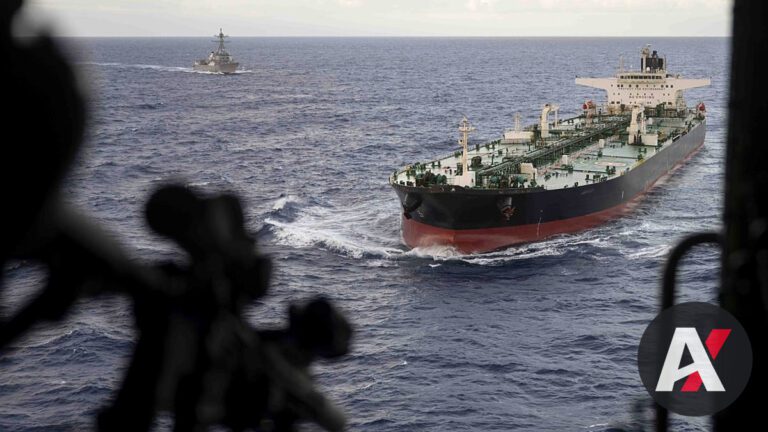 EE.UU. Intercepta Petrolero Aquila II en el Océano Índico: Implicaciones para las Sanciones a Venezuela y el Comercio Marítimo Global
