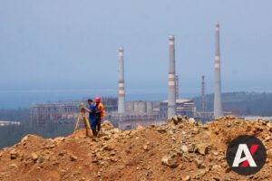 Planta de procesamiento de níquel en Moa, Cuba, operada por Sherritt International.