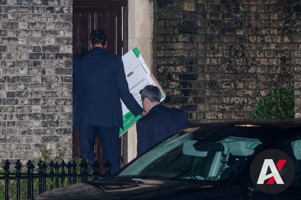 Escándalo Epstein: Registros Policiales a Propiedades de Mandelson Profundizan Crisis Política de Starmer en Reino Unido