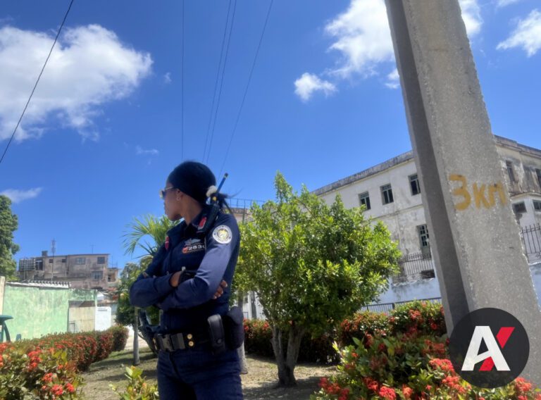 Cuba Intensifica Reclutamiento Policial en Contexto de Crisis Económica y Descontento Social