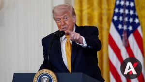 Donald Trump y Ursula von der Leyen discuten sobre comercio